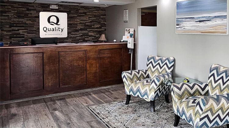 Quality Inn near Six Flags Lobby