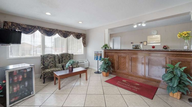 Econo Lodge Thomaston Lobby
