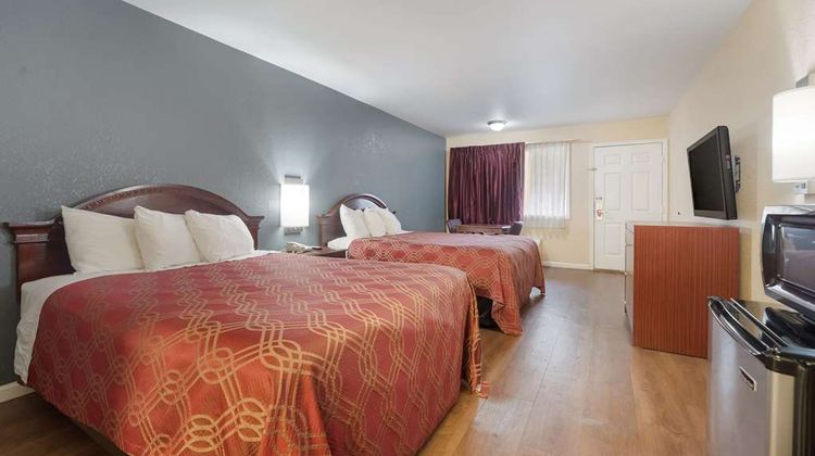 Econo Lodge Thomaston Room