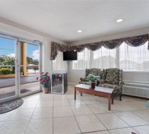 Econo Lodge Thomaston Lobby