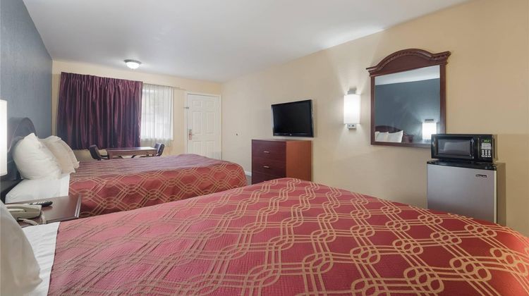 Econo Lodge Thomaston Room
