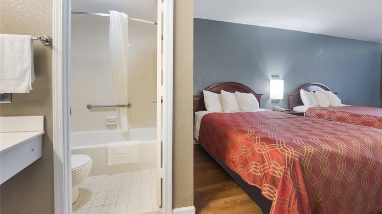 Econo Lodge Thomaston Room