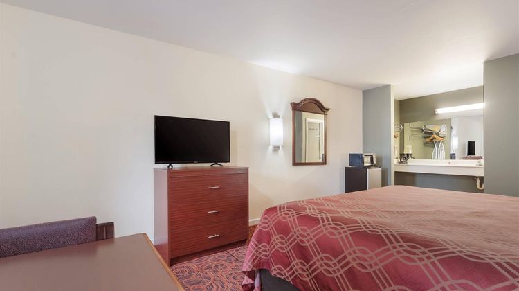 Econo Lodge Thomaston Suite
