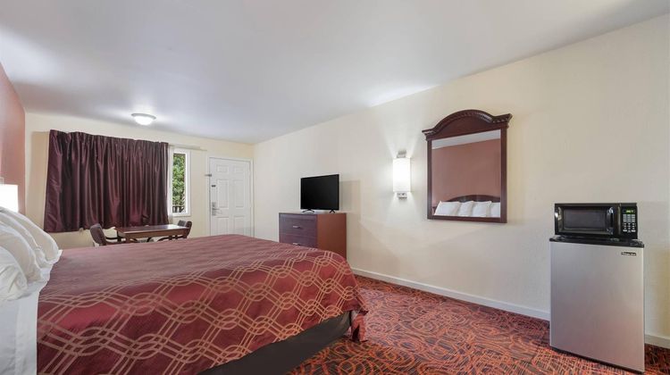 Econo Lodge Thomaston Suite