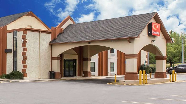 Econo Lodge at Six Flags Exterior. Images powered by <a href="https://iceportal.shijigroup.com" target="_blank" rel="noopener">Ice Portal</a>.