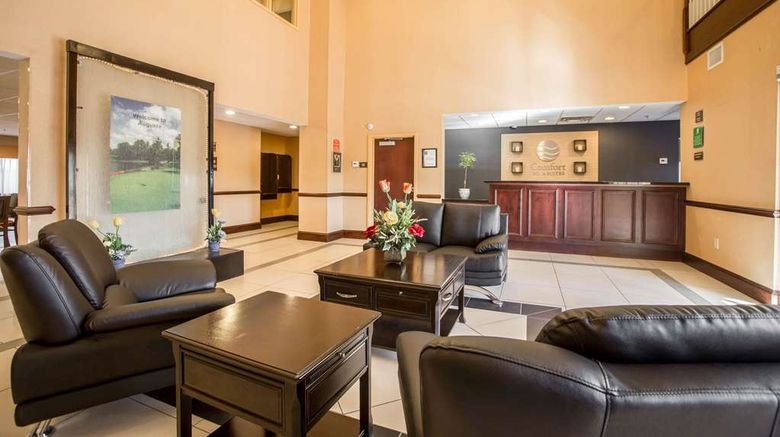 <b>Comfort Inn & Suites Lobby</b>. Images powered by <a href="https://iceportal.shijigroup.com/" title="IcePortal" target="_blank">IcePortal</a>.