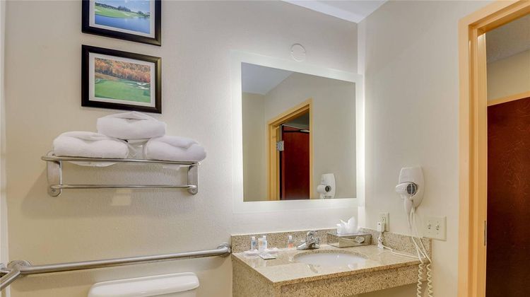 Comfort Inn & Suites Room