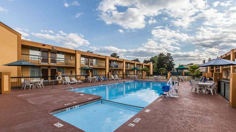 Quality Inn Midtown Pool