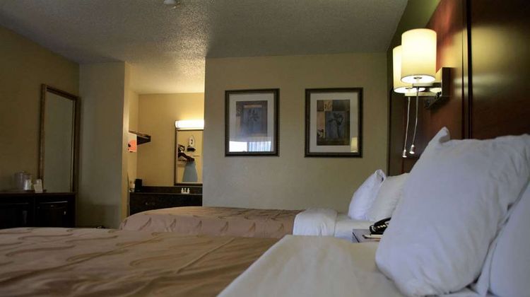 Quality Inn Midtown Room