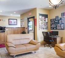 Econo Lodge Inn and Suites Rockmart Lobby