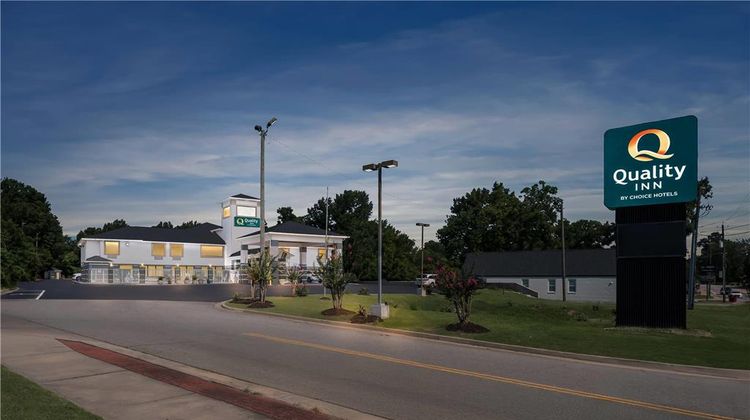 Quality Inn Sandersville Exterior