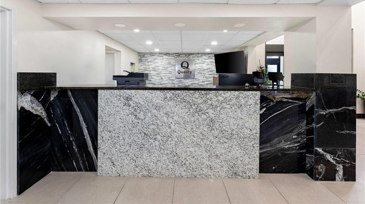 Quality Inn Sandersville Lobby