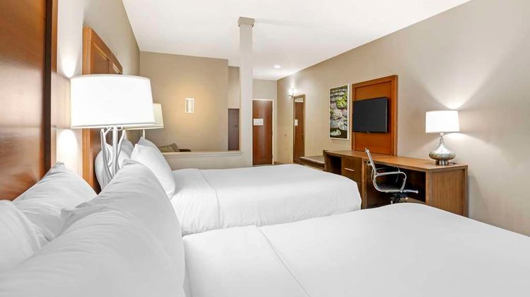 Comfort Inn & Suites Valdosta Suite