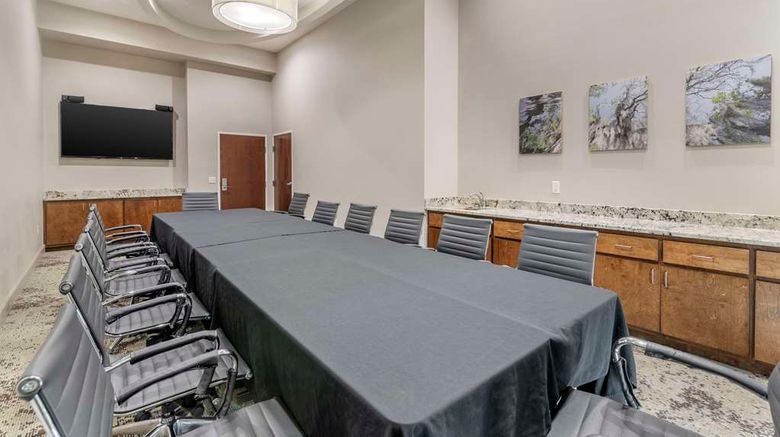<b>Comfort Inn & Suites Valdosta Meeting</b>. Images powered by <a href="https://iceportal.shijigroup.com/" title="IcePortal" target="_blank">IcePortal</a>.