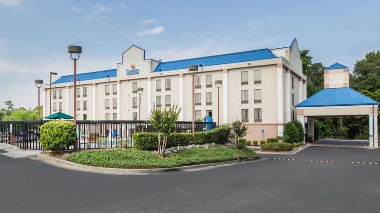 <b>Comfort Inn & Suites Thomson Exterior</b>. Images powered by <a href="https://iceportal.shijigroup.com/" title="IcePortal" target="_blank">IcePortal</a>.