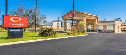 Econo Lodge Inn and Suites Macon West Exterior