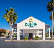 Quality Inn & Suites - Savannah Exterior