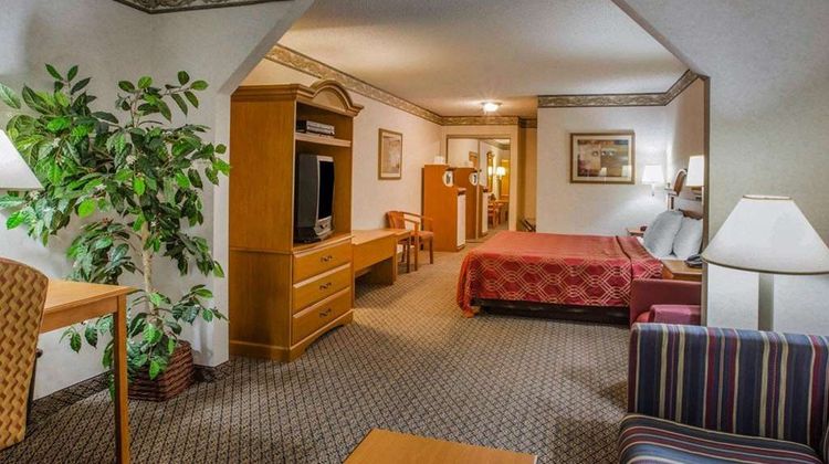 Econo Lodge Villa Rica Suite