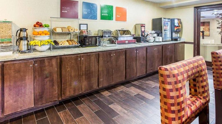 <b>Comfort Inn & Suites Ballpark Area Restaurant</b>. Images powered by <a href="https://iceportal.shijigroup.com/" title="IcePortal" target="_blank">IcePortal</a>.