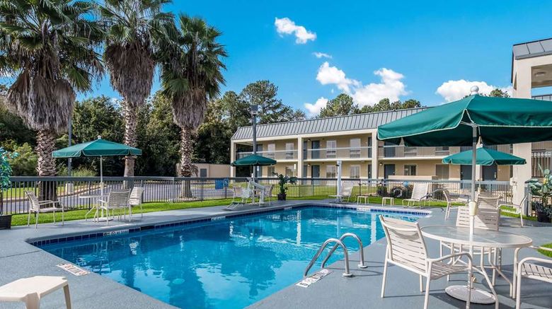 <b>Quality Inn Albany Pool</b>. Images powered by <a href="https://iceportal.shijigroup.com/" title="IcePortal" target="_blank">IcePortal</a>.