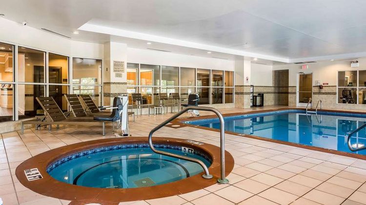 Comfort Inn & Suites Six Flags Pool