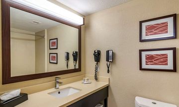 Comfort Inn & Suites Six Flags