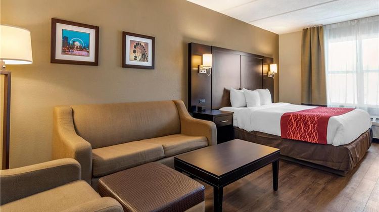 Comfort Inn & Suites Six Flags Suite