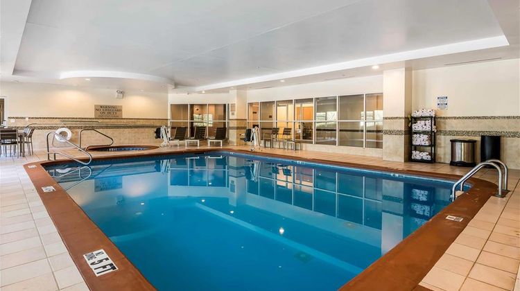 Comfort Inn & Suites Six Flags Pool