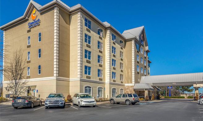 Comfort Inn & Suites Six Flags Exterior