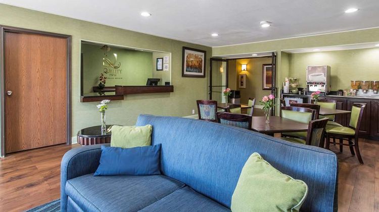 Quality Inn Cedartown Lobby