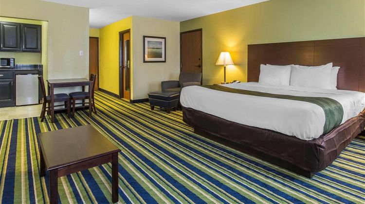 Quality Inn Cedartown Suite