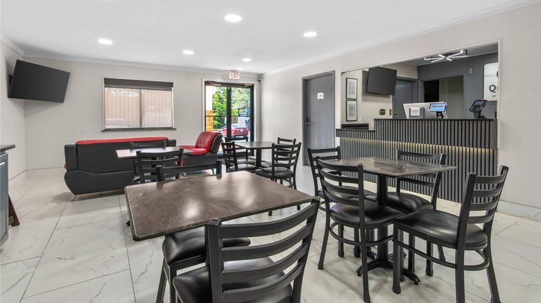 <b>Quality Inn Cedartown Lobby</b>. Images powered by <a href="https://iceportal.shijigroup.com/" title="IcePortal" target="_blank">IcePortal</a>.