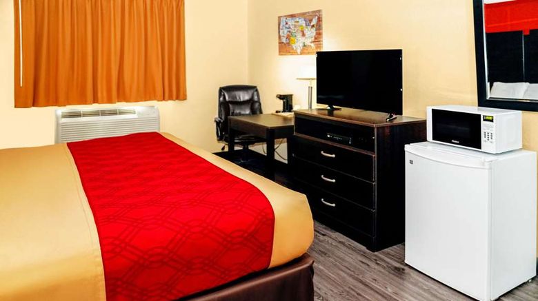 <b>Econo Lodge Rome Room</b>. Images powered by <a href="https://iceportal.shijigroup.com/" title="IcePortal" target="_blank">IcePortal</a>.
