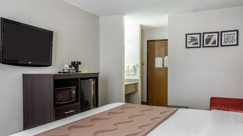 <b>Quality Inn Stockbridge Room</b>. Images powered by <a href="https://iceportal.shijigroup.com/" title="IcePortal" target="_blank">IcePortal</a>.