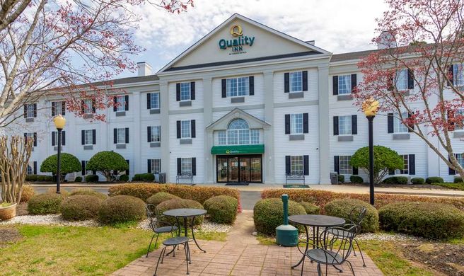 Quality Inn Exterior