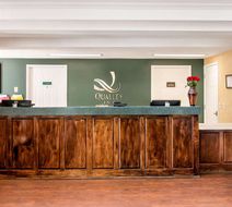 Quality Inn Pooler Lobby
