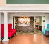 Quality Inn Pooler Lobby