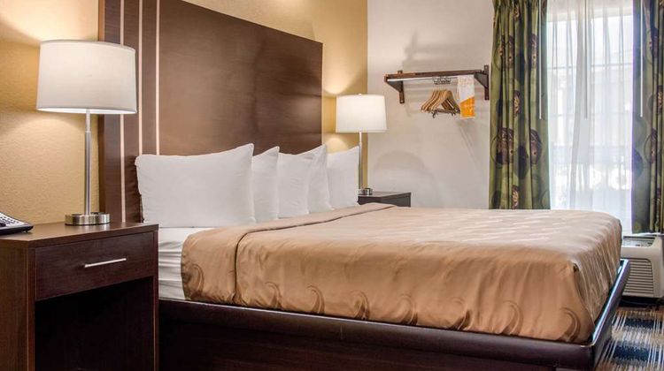 Quality Inn Pooler Room
