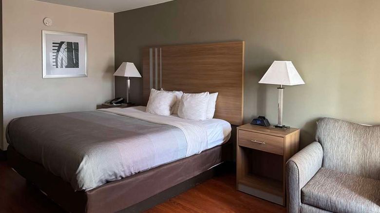 <b>Quality Inn LaGrange Room</b>. Images powered by <a href="https://iceportal.shijigroup.com/" title="IcePortal" target="_blank">IcePortal</a>.