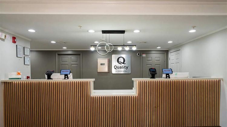 Quality Inn Rome Lobby