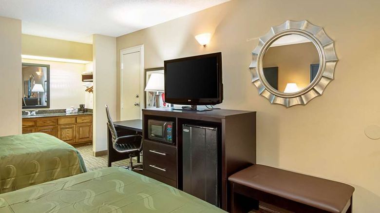 <b>Quality Inn Room</b>. Images powered by <a href="https://iceportal.shijigroup.com/" title="IcePortal" target="_blank">IcePortal</a>.