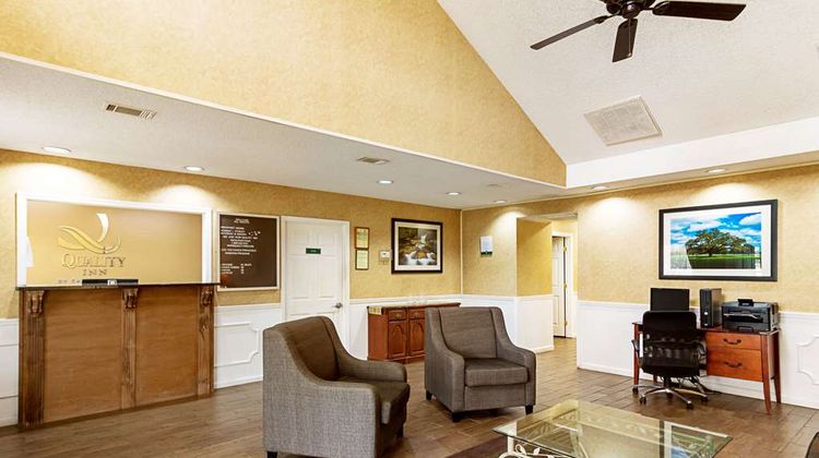 Quality Inn Lobby