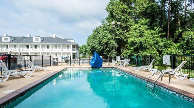 <b>Quality Inn Bainbridge Pool</b>. Images powered by <a href="https://iceportal.shijigroup.com/" title="IcePortal" target="_blank">IcePortal</a>.