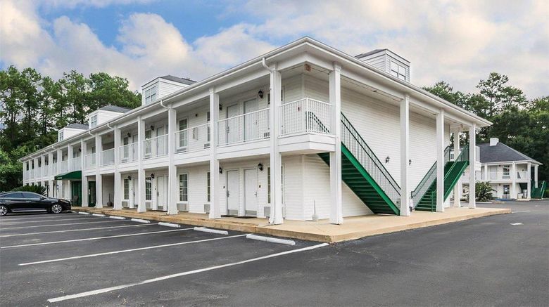 <b>Quality Inn Bainbridge Exterior</b>. Images powered by <a href="https://iceportal.shijigroup.com/" title="IcePortal" target="_blank">IcePortal</a>.