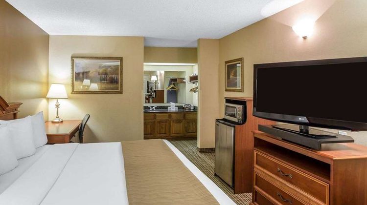 Quality Inn Carrollton Medical Center Room