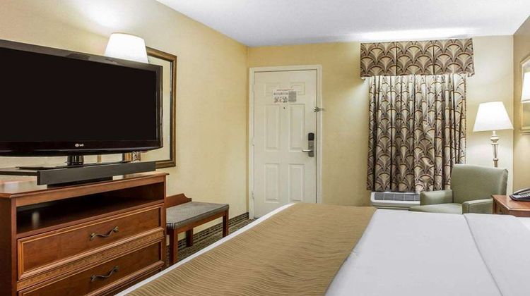 Quality Inn Carrollton Medical Center Room