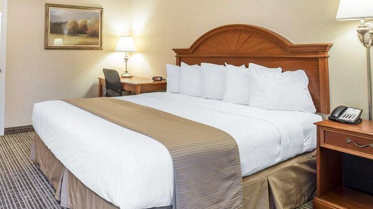 Quality Inn Carrollton Medical Center Room