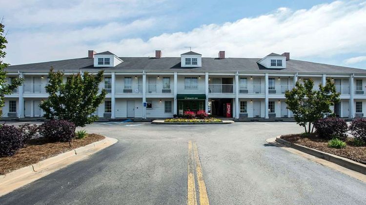 Quality Inn Exterior