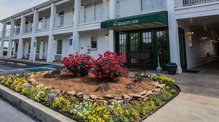 Quality Inn Exterior