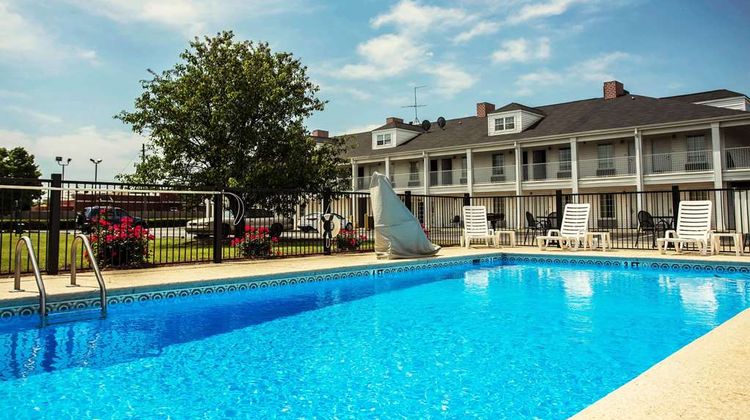 Quality Inn Pool